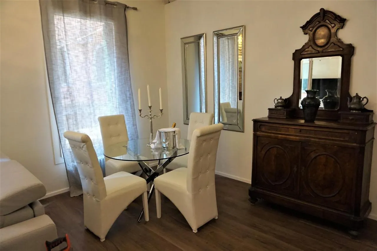 Sara S Luxury Home Five Minutes From Piazza San Marco Benátky Apartmán
