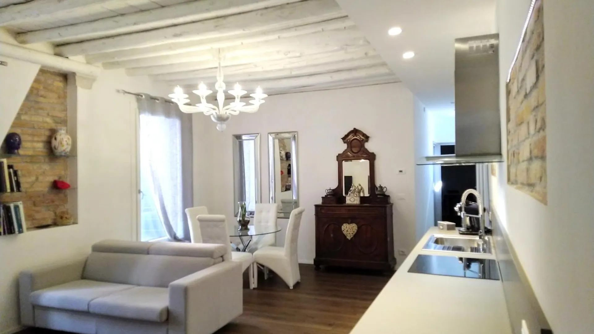 Sara S Luxury Home Five Minutes From Piazza San Marco location